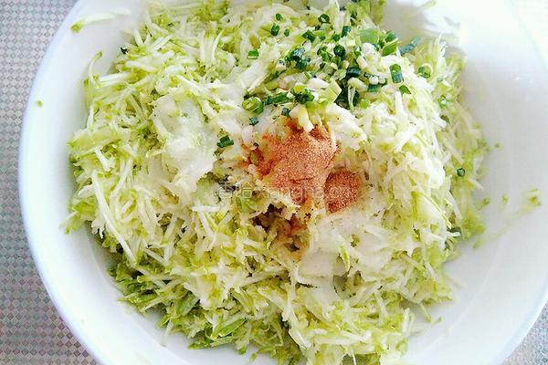 黑豆面儿西葫芦鸡蛋饼的做法图解2
