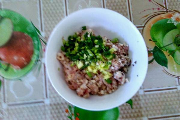五花肉酿豆腐的做法图解2