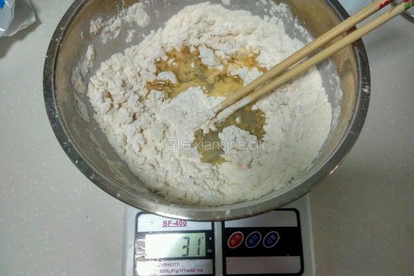 小熊葱香苏打饼干的做法图解3