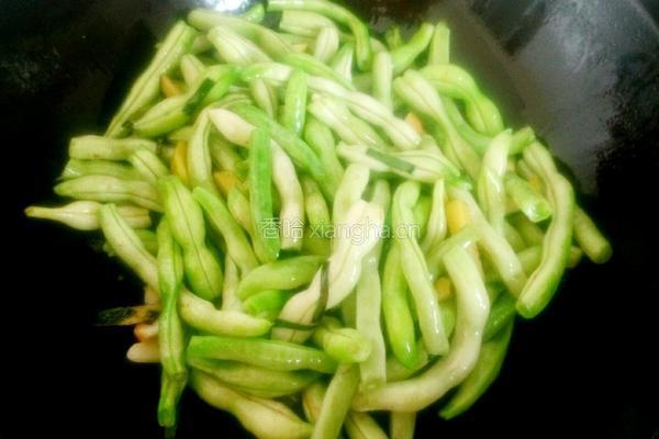 炖豆角土豆拉皮的做法图解6