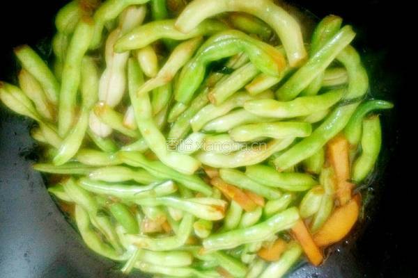 炖豆角土豆拉皮的做法图解8