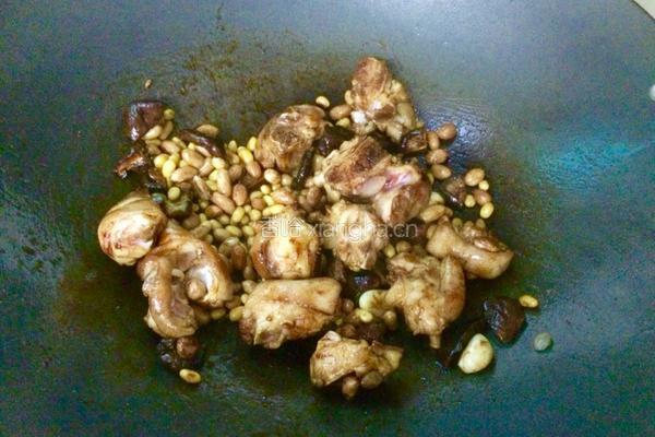 黄豆炖猪蹄的做法图解10