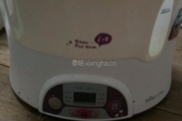 鱼胶排骨炖红枣枸杞的做法图解5