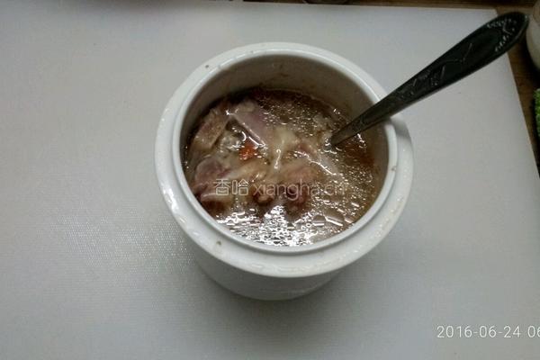 鱼胶排骨炖红枣枸杞的做法图解6