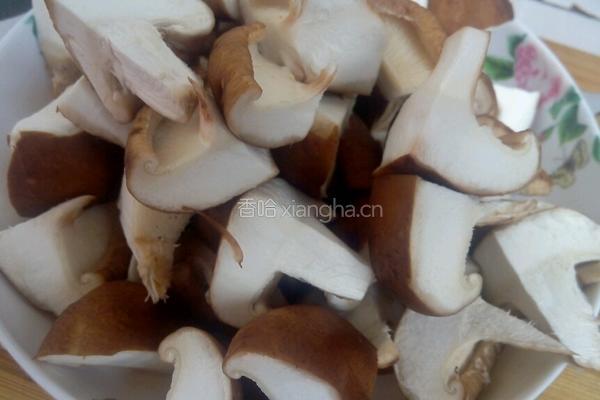 香菇闷土鸡的做法图解2