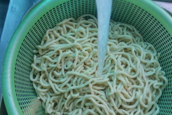 蔬菜炒面的做法图解3