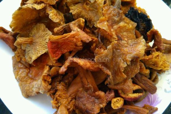 素炒野生菌的做法图解1