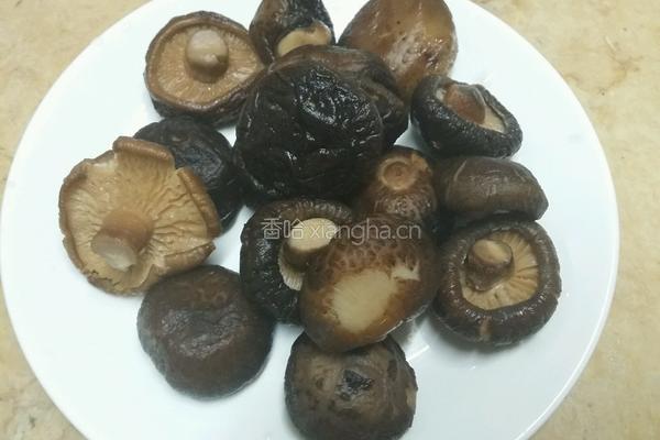 香菇蒸蛋的做法图解1