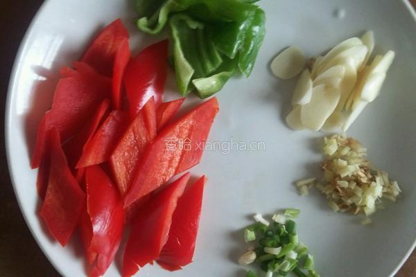 木耳炒肉片的做法图解2