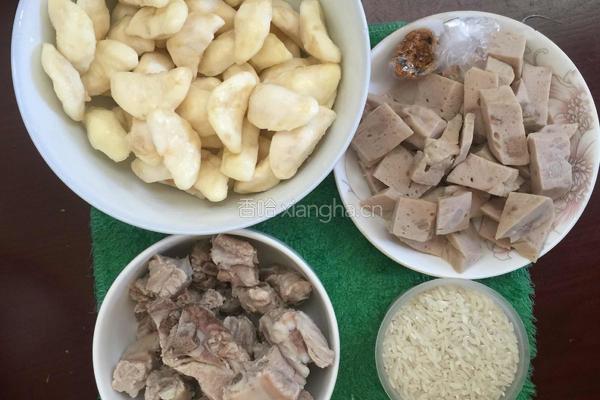 菱角排骨粥的做法图解1