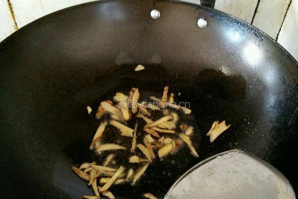 小鸡炖蘑菇的做法图解4