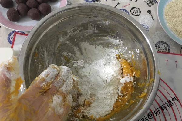 芝香豆沙馅南瓜饼的做法图解3