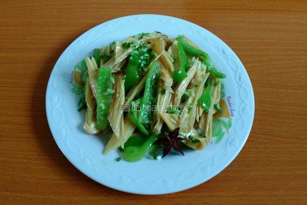 青椒炒腐竹的做法图解9