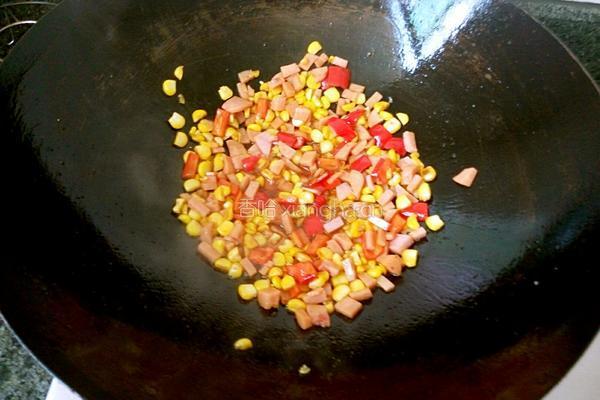 玉米火腿粒炒饭的做法图解5