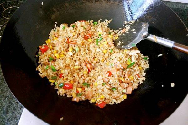玉米火腿粒炒饭的做法图解8