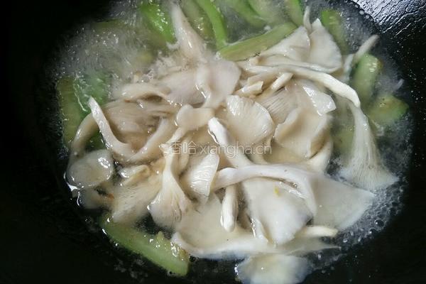 丝瓜平菇汤的做法图解5