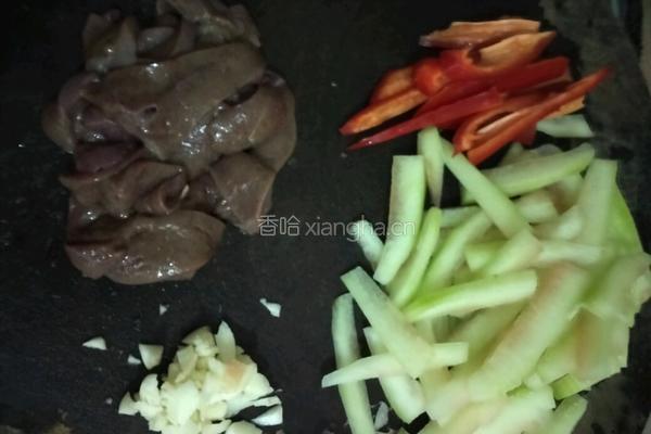 西瓜皮炒猪肝的做法图解3