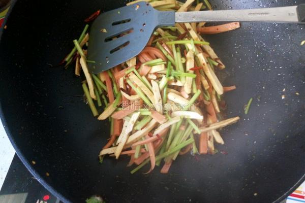 小芹豆干炒火腿的做法图解5