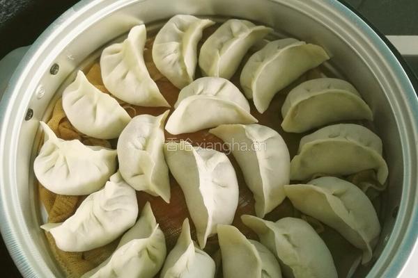 猪肉青椒杏鲍菇饺子的做法图解3