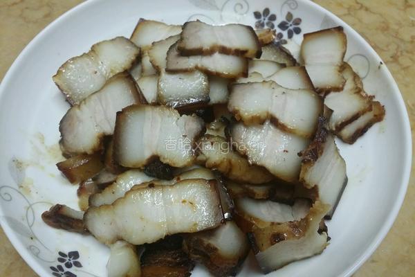 洋葱炒熏肉的做法图解3