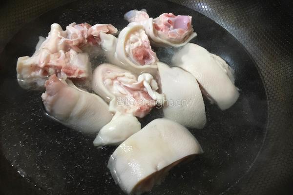 红烧猪蹄的做法图解1