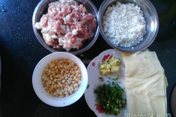 厚豆腐皮糯米肉玉米的做法图解1