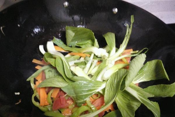 蔬菜炒面的做法图解4