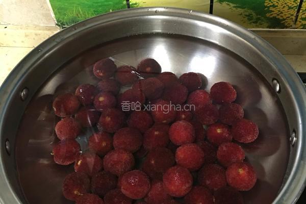 冰镇杨梅汁的做法图解1
