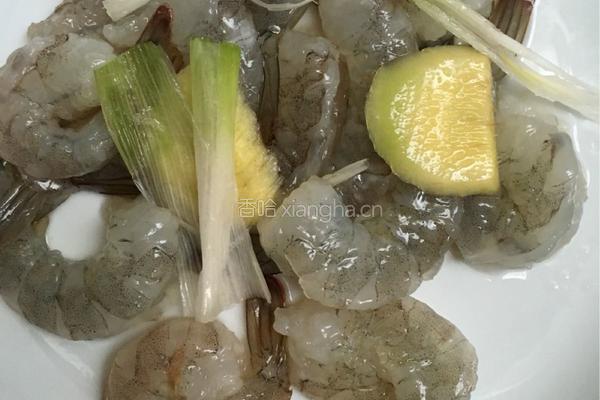 鲜虾鸡蛋炒韭菜黄的做法图解2