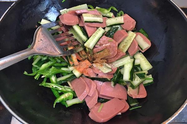 黄瓜炒火腿的做法图解4