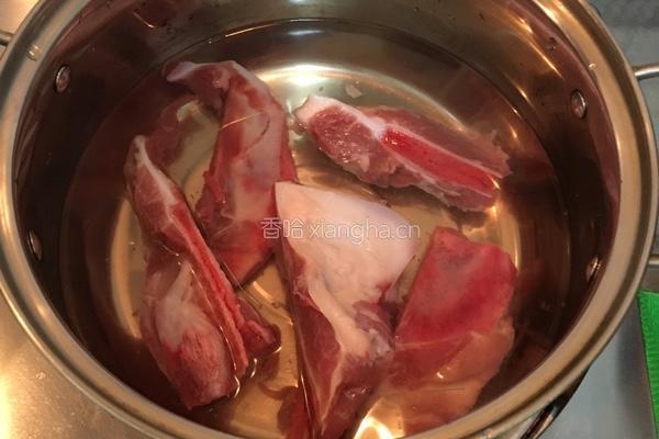 鱼腥草猪骨汤的做法图解1