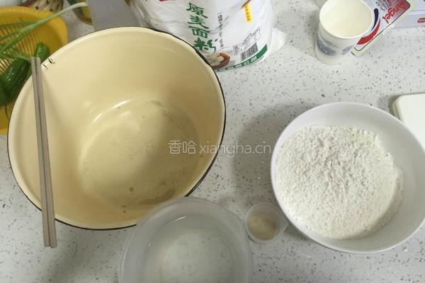 葱香花卷的做法图解1