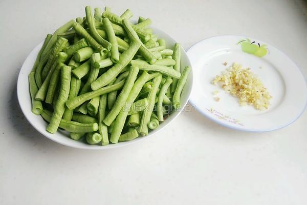 清炒豇豆的做法图解1