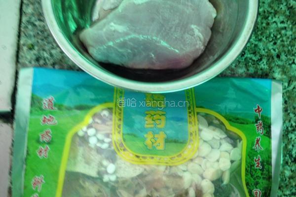 清补凉瘦肉汤的做法图解1