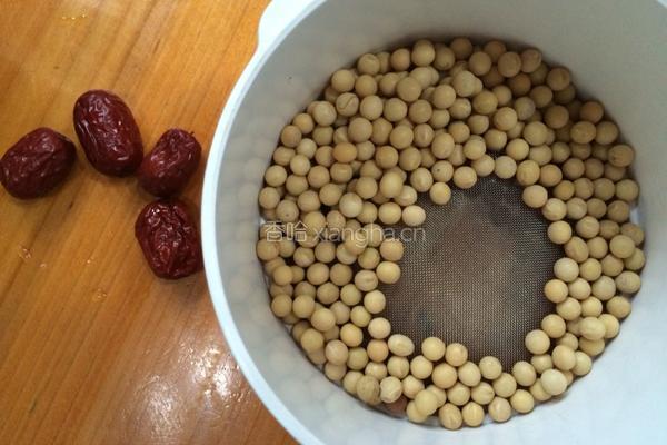 枣香豆浆的做法图解1