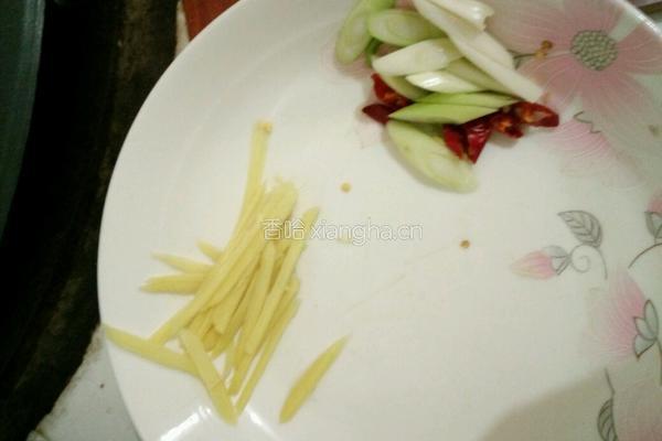 青椒炒肉丝的做法图解2