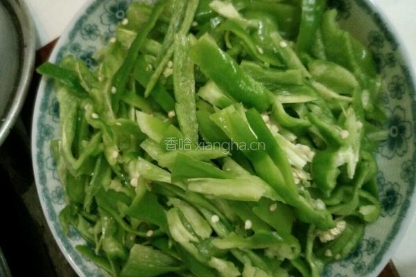 青椒炒肉丝的做法图解3