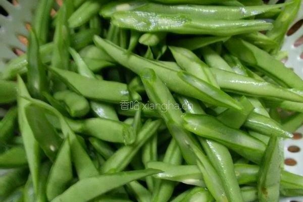 牛肉炒豆角的做法图解1