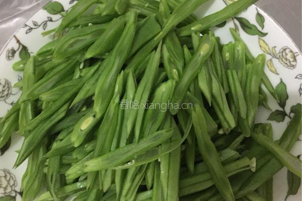 小鲜腊肉-扁豆炒腊肉的做法图解2