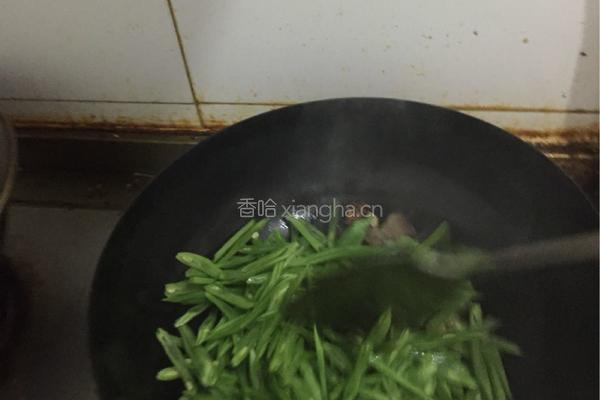 小鲜腊肉-扁豆炒腊肉的做法图解5