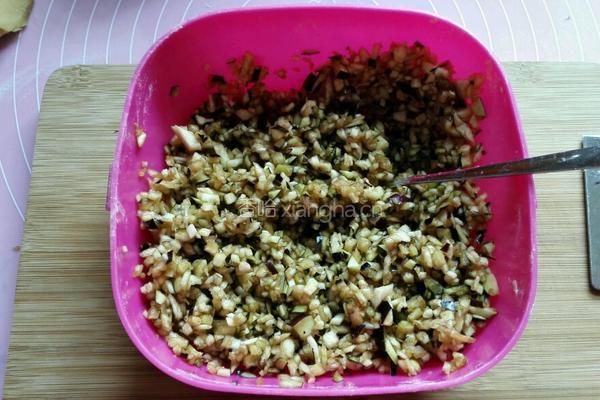 茄子肉饼的做法图解2