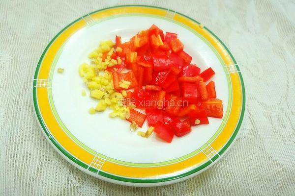 瓜子仁玉米粒炒火腿的做法图解5