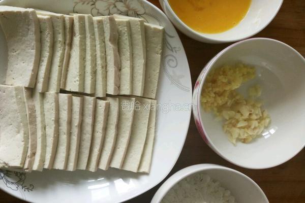 黄金香煎豆腐的做法图解1
