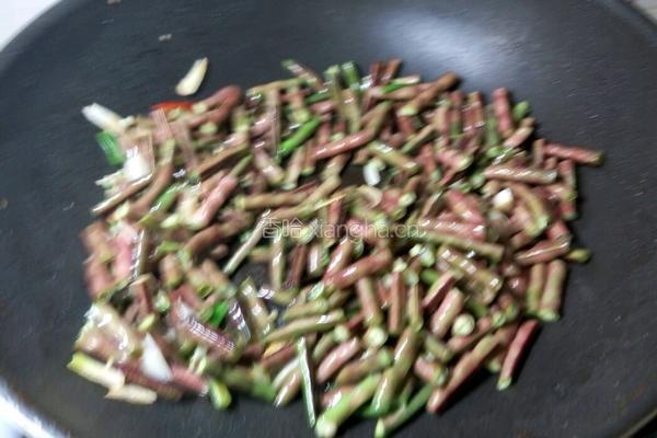 鸡蛋搭配紫豆角的做法图解10