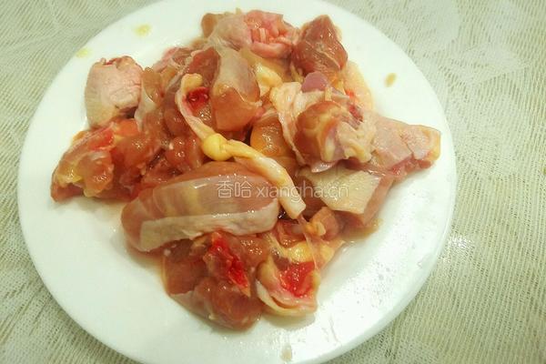 小土豆香菇烧鸡块的做法图解1