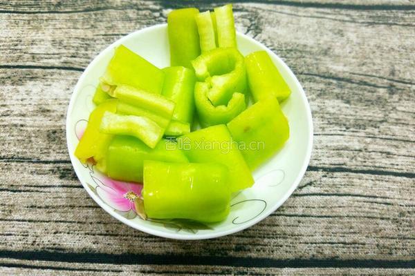 小土豆香菇烧鸡块的做法图解5