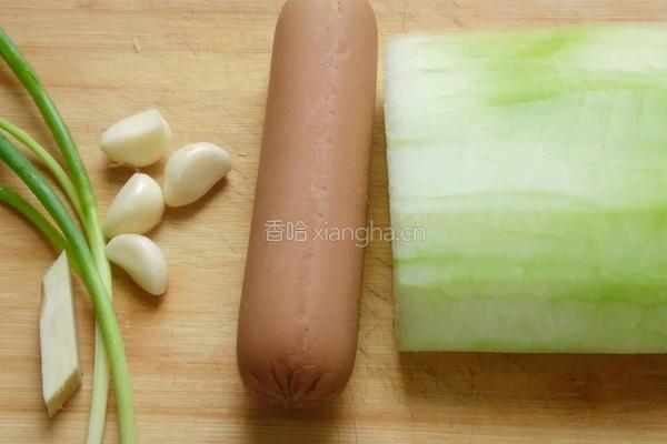 火腿肠烧冬瓜的做法图解1