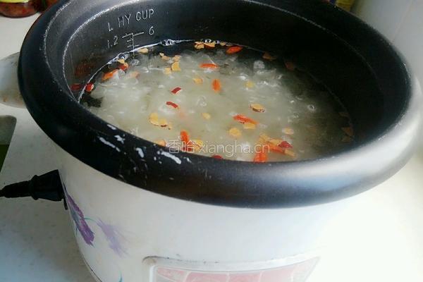 红枣枸杞银耳汤的做法图解10