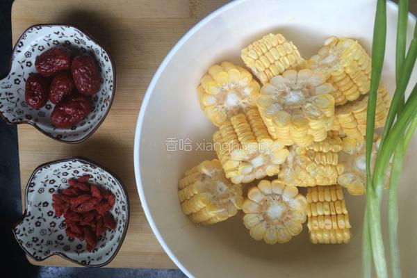 玉米筒子骨营养汤的做法图解2