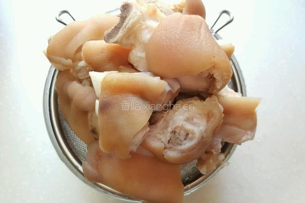 莲藕焖猪手的做法图解2